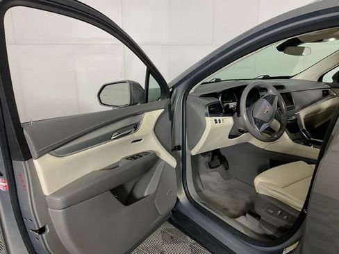 Used 2018 Cadillac XT5 Luxury w/ Driver Awareness Package image 22