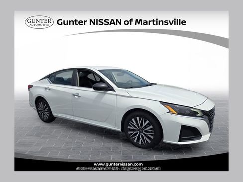 Used 2025 Nissan Altima 2.5 SV FWD image 1