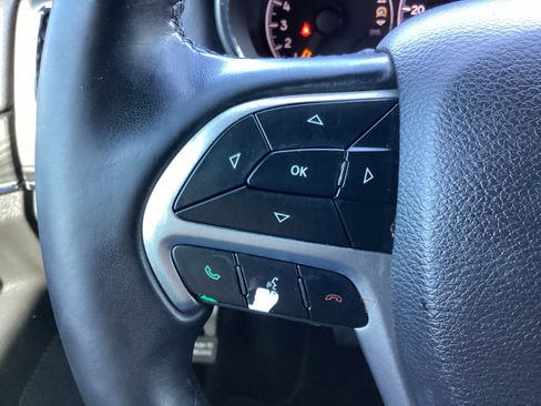 Used 2019 Jeep Grand Cherokee Limited image 19