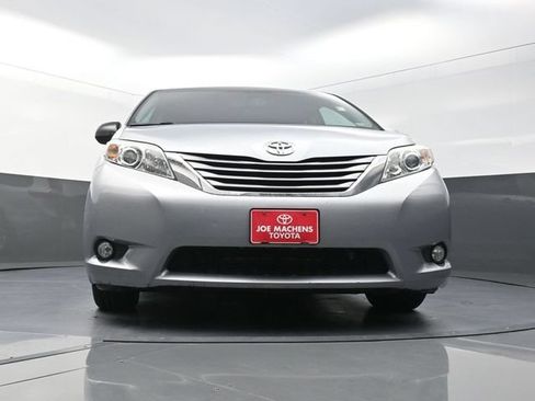 Used 2016 Toyota Sienna XLE FWD image 31