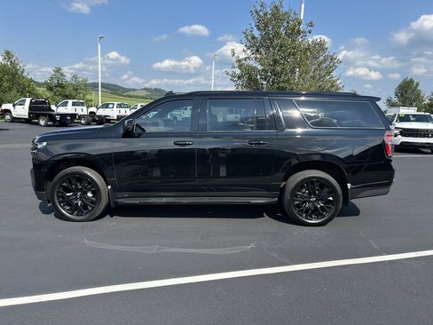 Used 2024 Chevrolet Suburban RST w/ Luxury Package AWD/4WD image 4