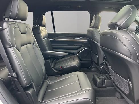 New 2026 Jeep Grand Cherokee L Limited w/ Limited Altitude Package AWD/4WD image 34