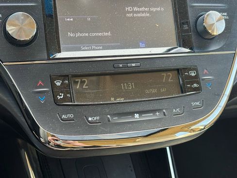 Used 2017 Toyota Avalon Limited image 12