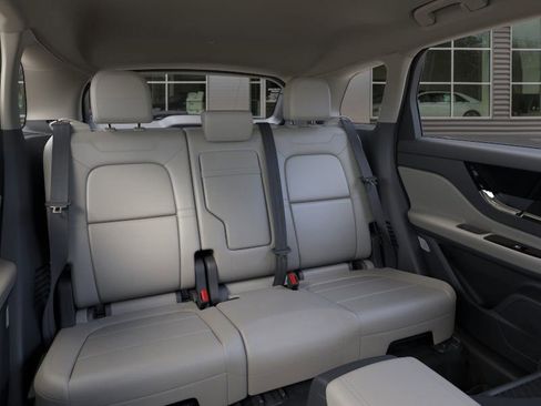 New 2026 Lincoln Corsair Premiere image 11