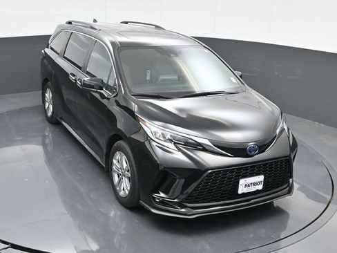 Used 2022 Toyota Sienna XSE image 48