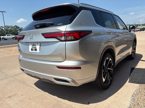 Used 2024 Mitsubishi Outlander 4WD Plug-In Hybrid image 11