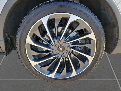 Used 2025 Lincoln Aviator Reserve w/ Equipment Group 201A image 11