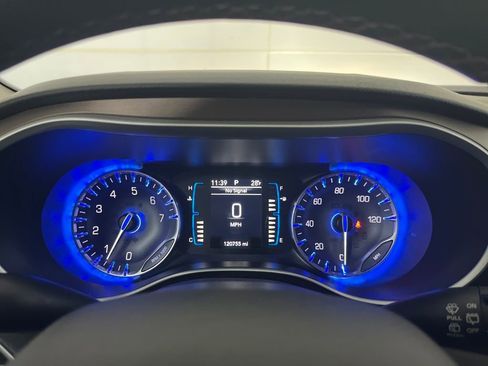 Used 2017 Chrysler Pacifica Touring-L image 63