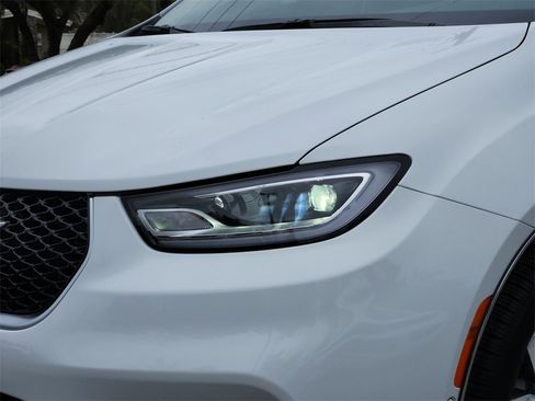 New 2026 Chrysler Pacifica Pinnacle image 7