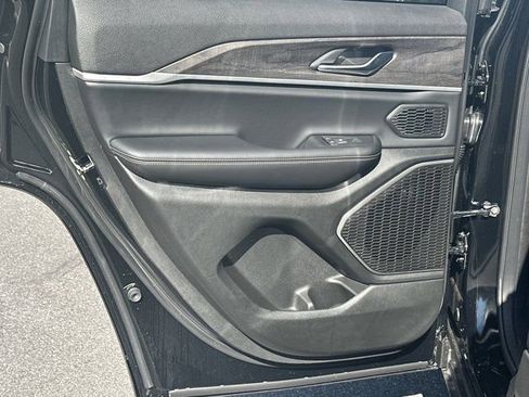 New 2025 Jeep Grand Cherokee Limited w/ Black Appearance Package image 20