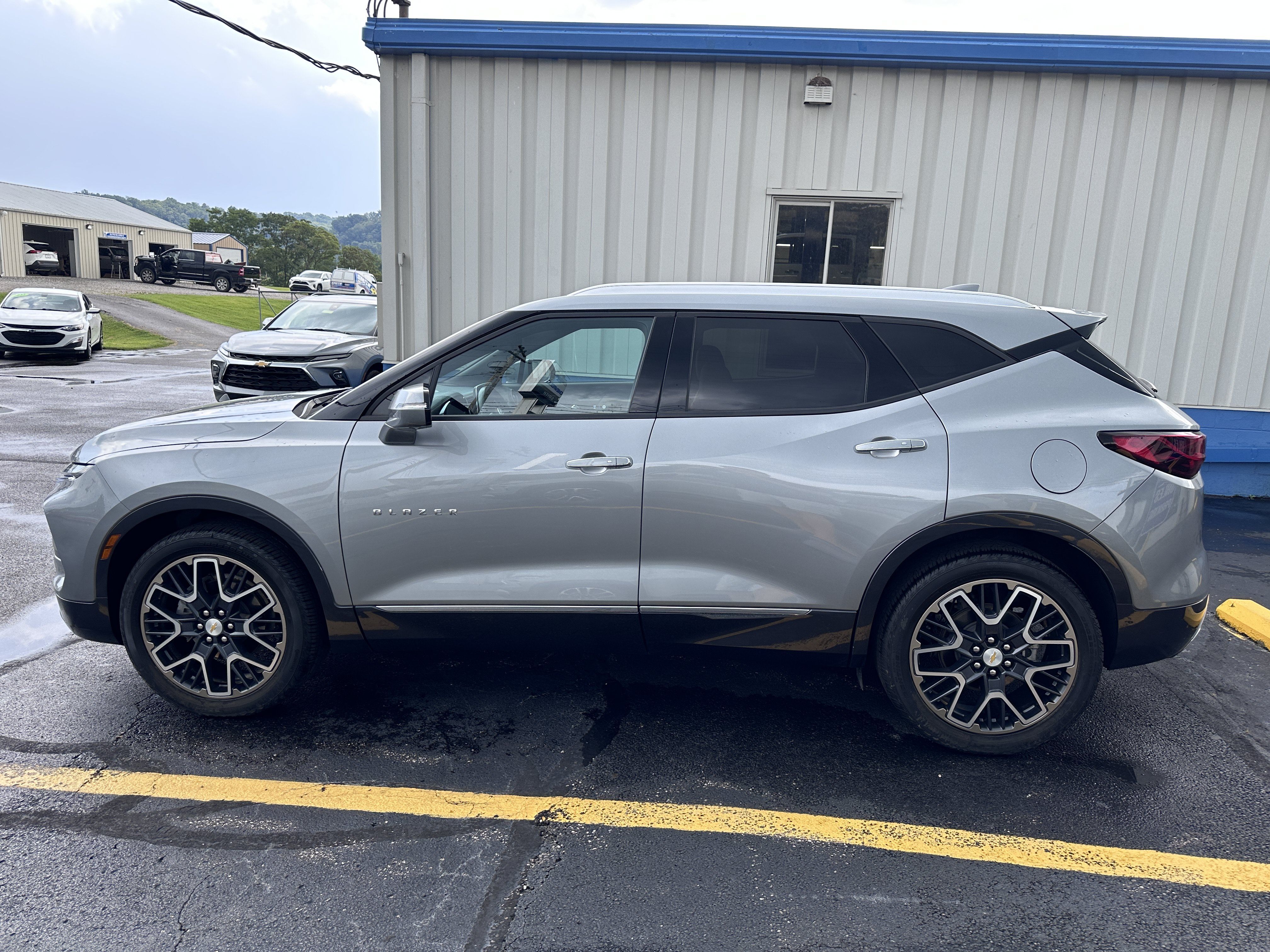 Used 2024 Chevrolet Blazer Premier w/ Driver Confidence II Package FWD image 5