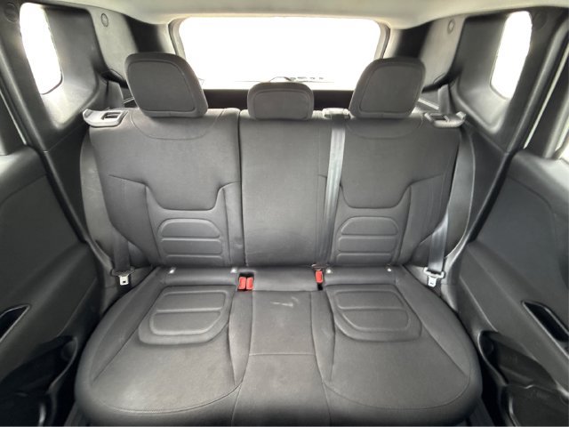 Used 2021 Jeep Renegade Latitude AWD/4WD image 16