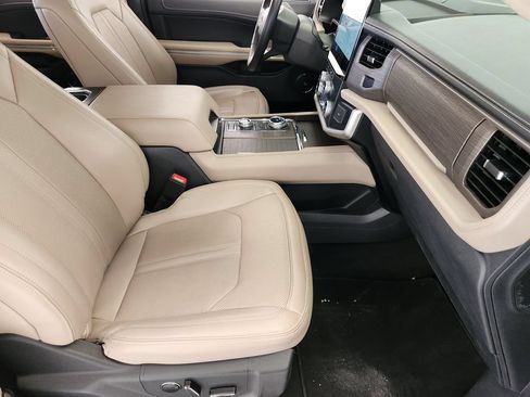 Used 2024 Ford Expedition Limited AWD/4WD image 14