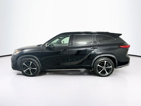 Used 2021 Toyota Highlander XSE FWD image 4