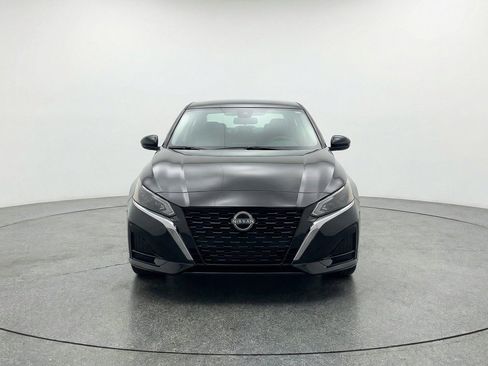 Used 2025 Nissan Altima 2.5 SV FWD image 2