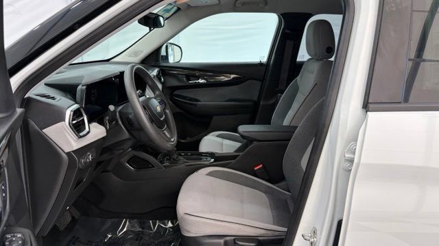 Used 2025 Chevrolet TrailBlazer LT AWD/4WD image 11