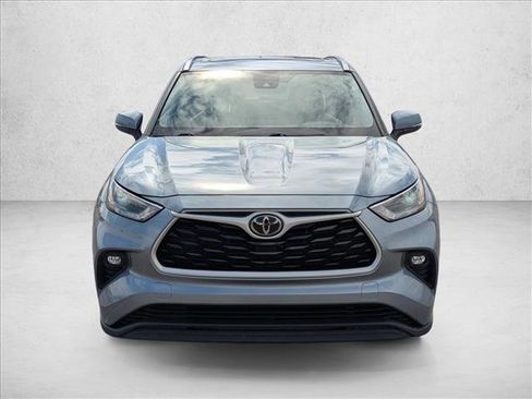 Used 2021 Toyota Highlander XLE image 2