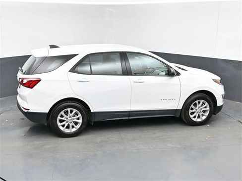 Used 2018 Chevrolet Equinox LS image 38