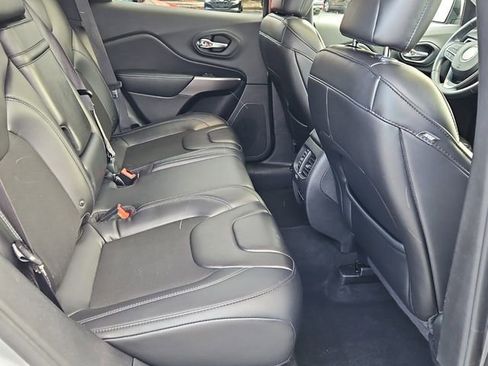 Used 2019 Jeep Cherokee Latitude Plus image 18