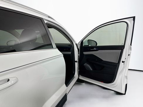 Used 2022 Volkswagen Taos SE AWD/4WD image 29