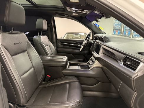 Used 2021 GMC Yukon XL Denali w/ Denali Premium Package image 29