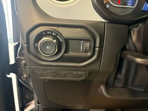 Used 2025 Jeep Wrangler Unlimited Sahara AWD/4WD image 23