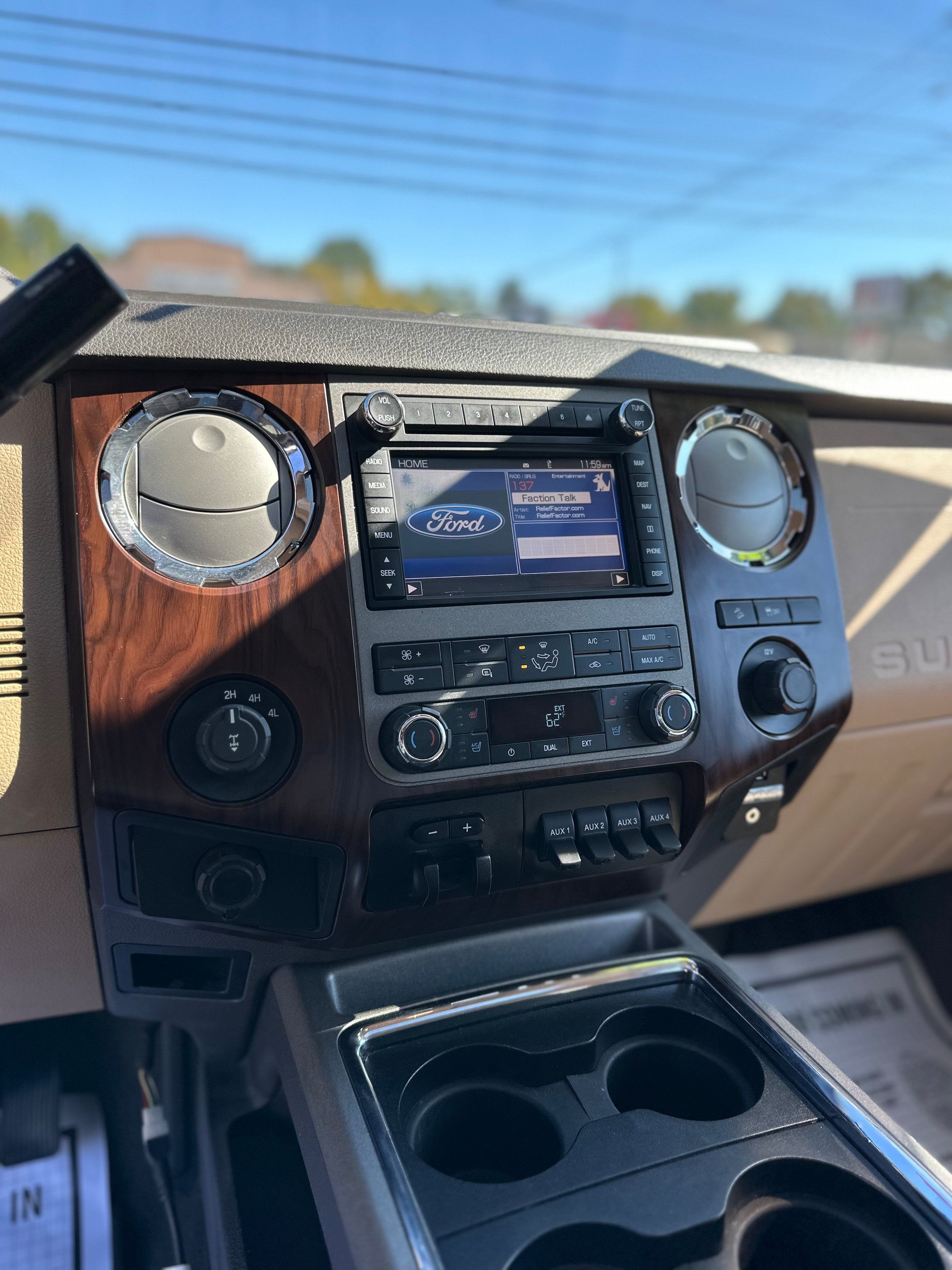 Used 2011 Ford F350 Lariat w/ Lariat Ultimate Pkg AWD/4WD image 28