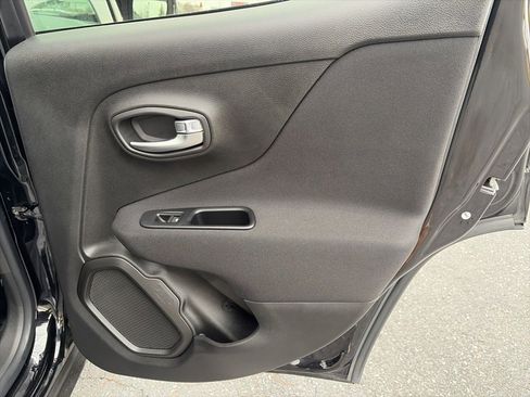 Used 2019 Jeep Renegade Latitude w/ Popular Equipment Group image 36