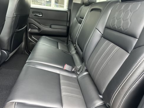 Used 2025 Nissan Frontier SL image 12