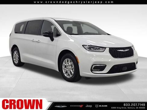 New 2025 Chrysler Pacifica Select image 3