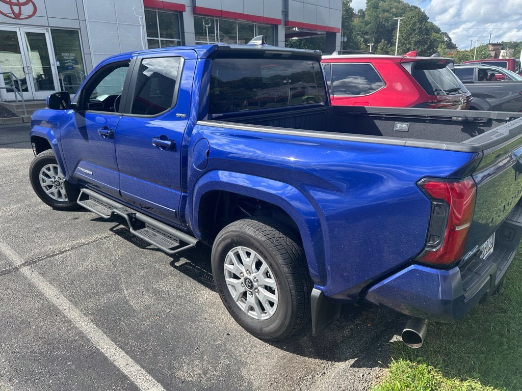 Used 2025 Toyota Tacoma SR5 AWD/4WD image 10