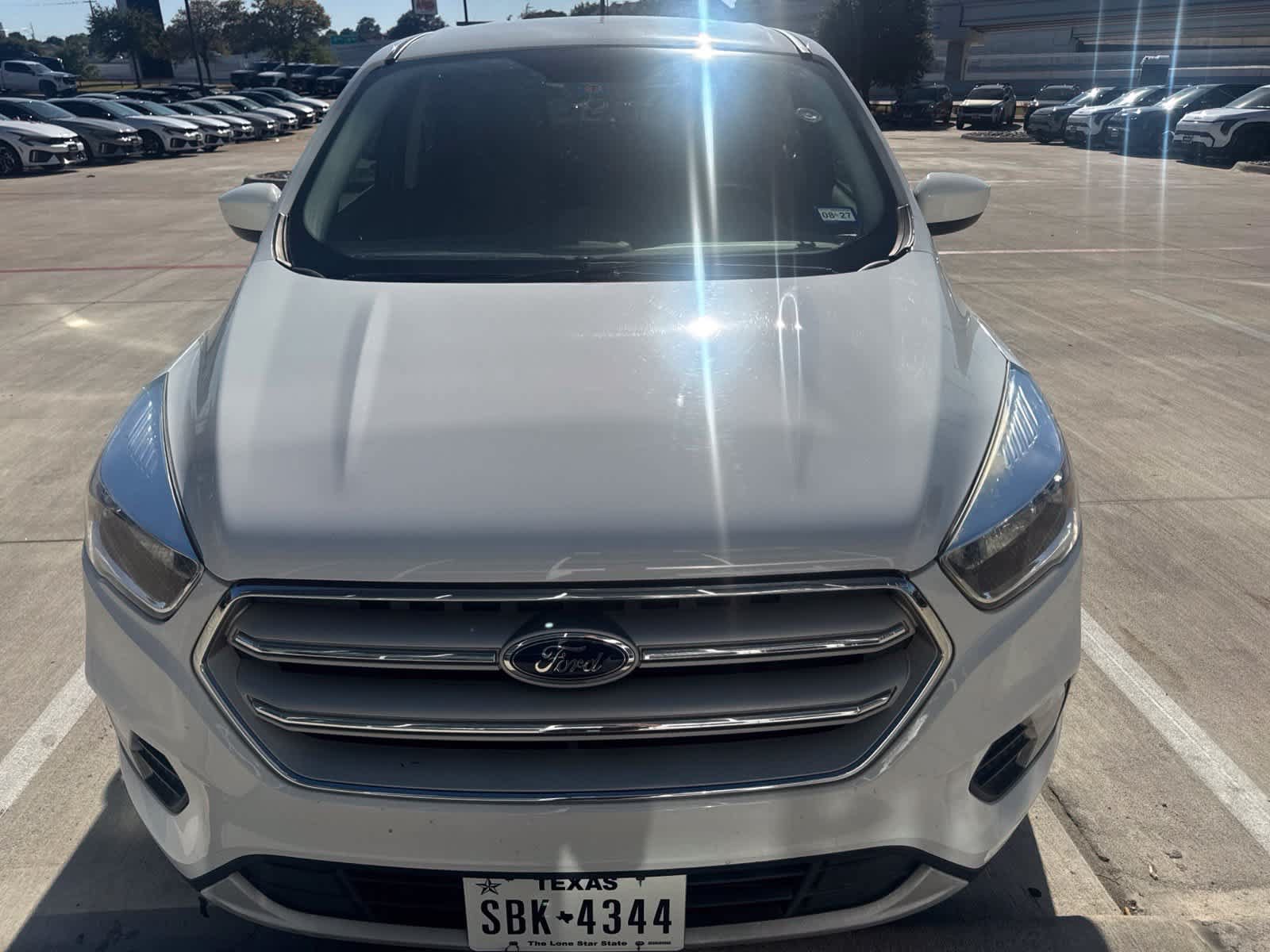 Used 2019 Ford Escape SE FWD image 2