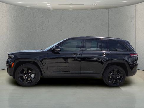Used 2025 Jeep Grand Cherokee Limited w/ Luxury Tech Group II AWD/4WD image 6