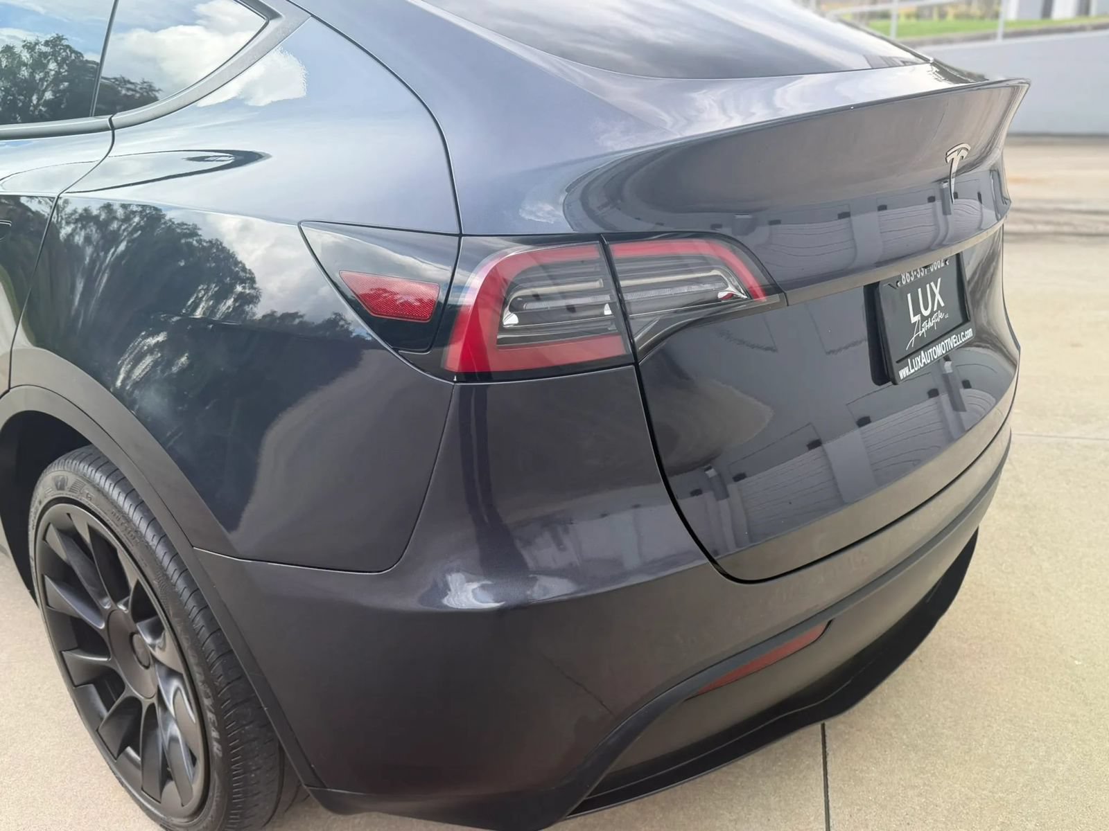Used 2024 Tesla Model Y Long Range RWD image 12