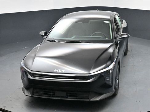 New 2025 Kia K4 LXS image 9