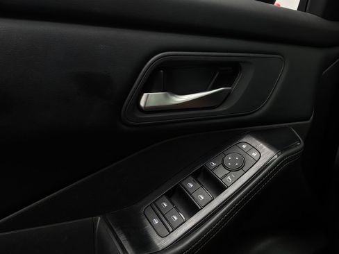 Used 2025 Nissan Rogue SV FWD image 22