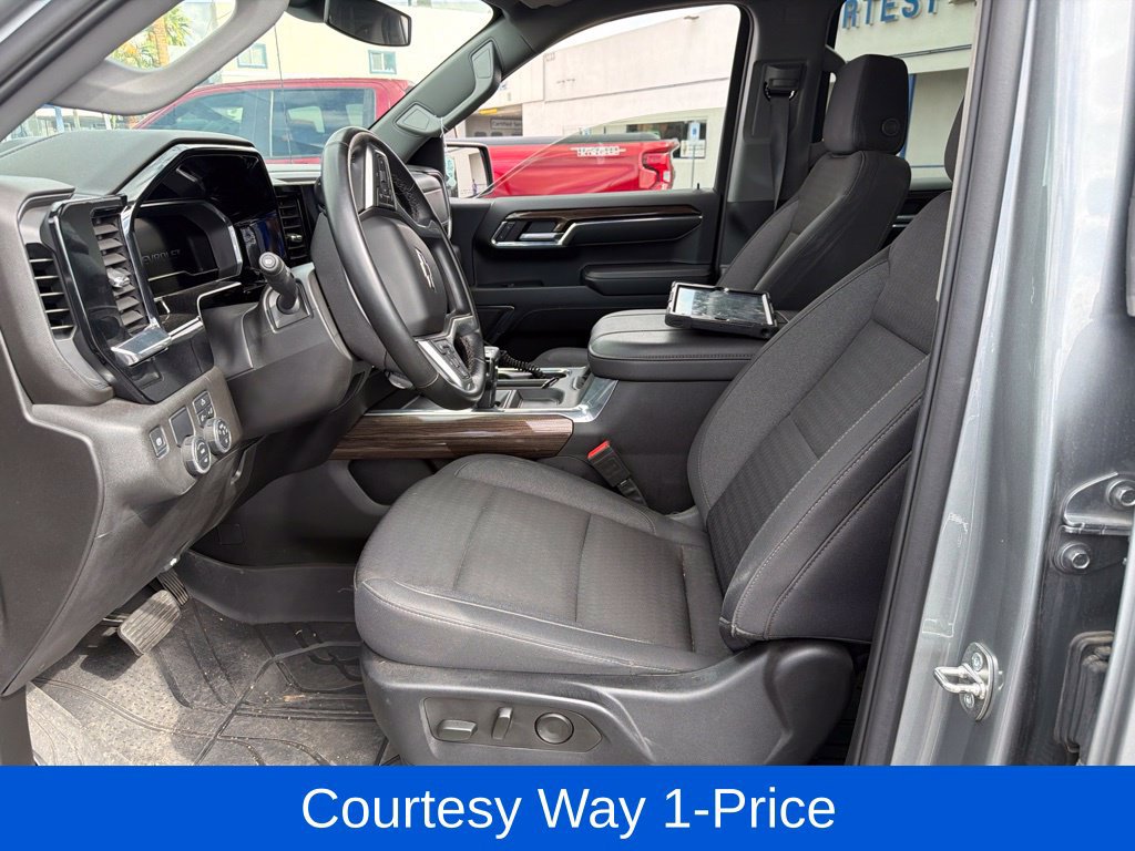 Used 2024 Chevrolet Silverado 1500 RST w/ Convenience Package II RWD image 6