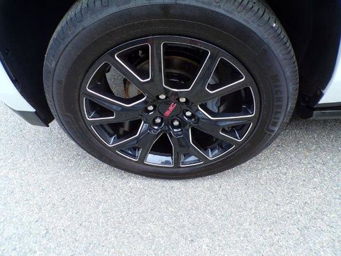 Used 2023 GMC Yukon Denali w/ LPO, Floor Liner Package AWD/4WD image 4