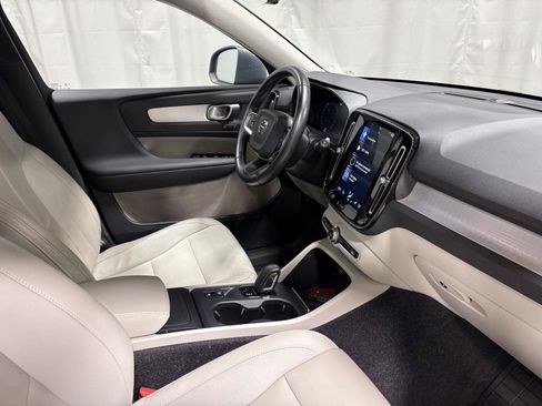 Used 2020 Volvo XC40 T5 Momentum AWD/4WD image 5