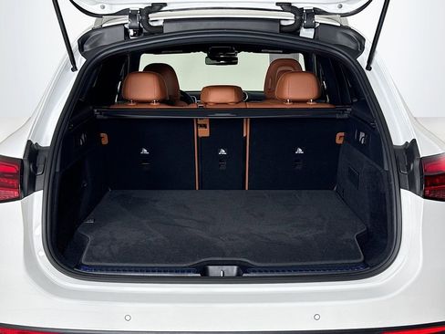 Used 2025 Mercedes-Benz GLC 350e 4MATIC image 26