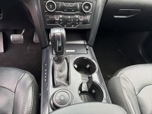 Used 2018 Ford Explorer XLT w/ Equipment Group 202A AWD/4WD image 18