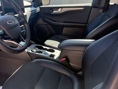 Used 2024 Ford Escape SE image 8