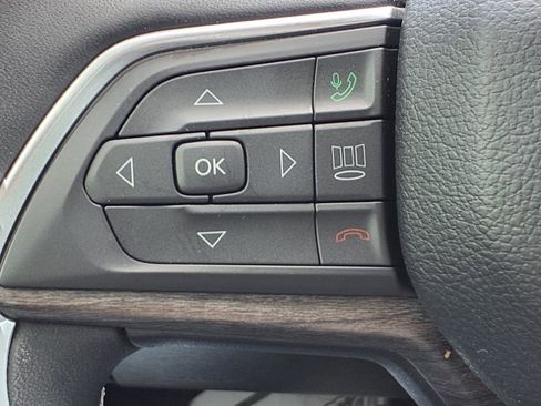 Used 2024 Jeep Grand Cherokee Limited w/ Black Appearance Package image 19