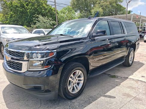 Used 2019 Chevrolet Suburban LT RWD image 2
