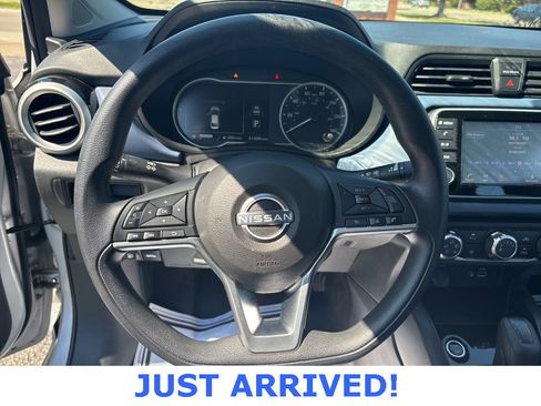 Used 2023 Nissan Versa SV image 9