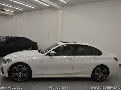 Used 2021 BMW 330i Sedan w/ M Sport Package RWD image 4
