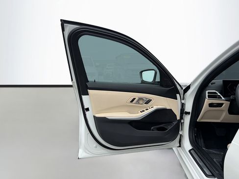 Certified 2025 BMW 330i Sedan image 24