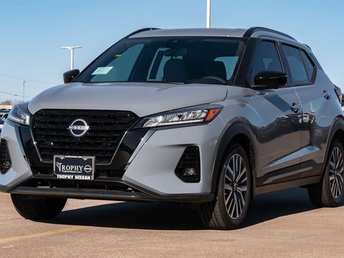 Certified 2024 Nissan Kicks SR w/ SR Premium Package image 4