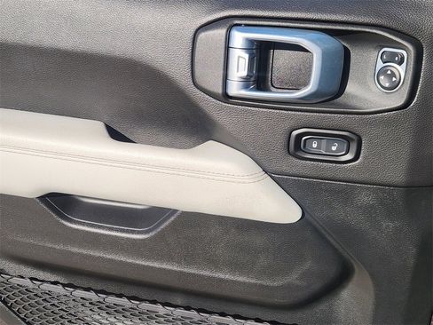 Used 2021 Jeep Wrangler Unlimited Sahara image 24