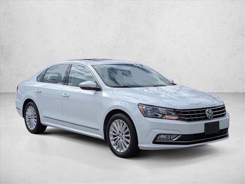 Used 2016 Volkswagen Passat 1.8T SE image 3